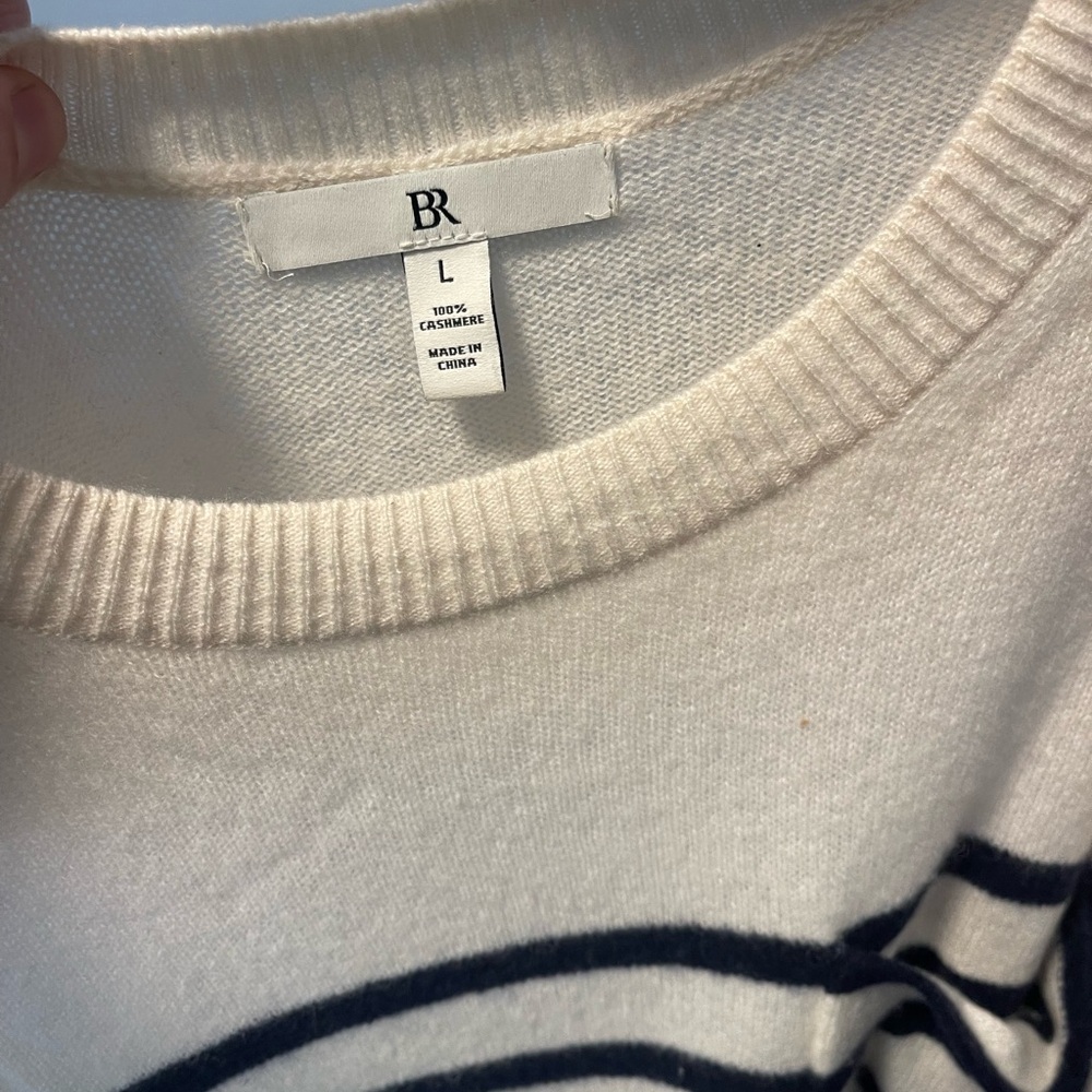 100% Cashmere Banana Republic Women's Cream and Navy Sweater